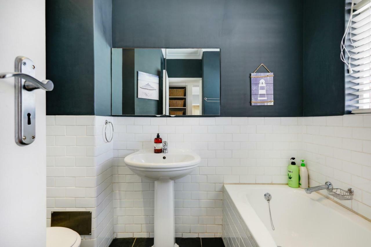 Backup-Powered Bantry Bay View 2 Bed Apartment Cape Town Luaran gambar